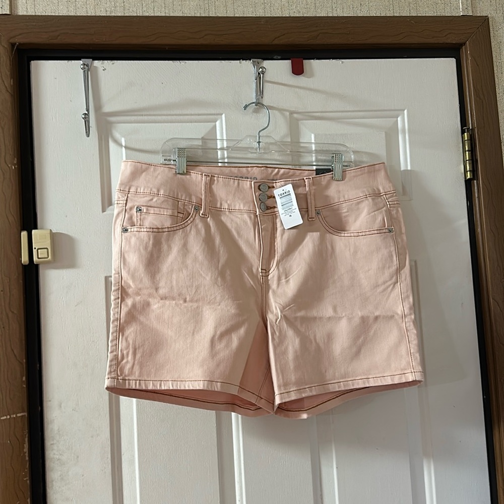 TORRID SUPER SOFT HIGH RISE SHORT: PALE DOGWOOD: NEW WITH TAGS: SIZE 18
